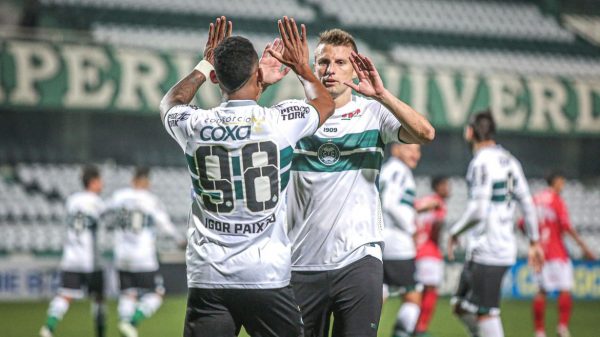 coritiba-empata-com-crb-e-perde-chance-de-colar-no-lider-da-serie-b