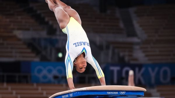 olimpiada:-flavia-saraiva-e-rebeca-andrade-treinam-no-palco-dos-jogos