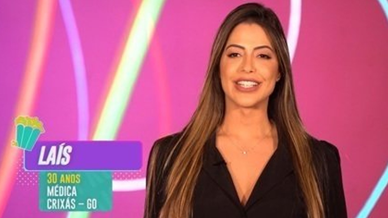 Laís, 30 anos, é a primeira participante do BBB 22 revelada ao público (Foto: Reprodução/TV Globo)