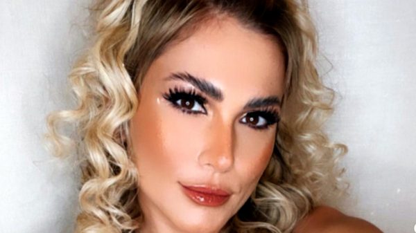 Livia Andrade mostrou fantasia de carnaval em pose empinada e causou reações (Foto: Reprodução Instagram)