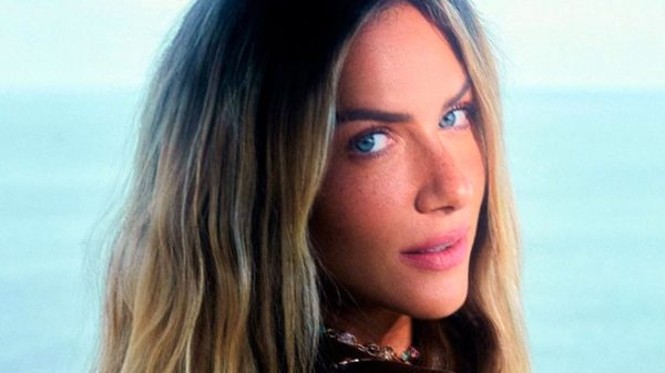 Giovanna Ewbank encantou seguidores e esbanjou beleza na praia (Foto: Reprodução Instagram)