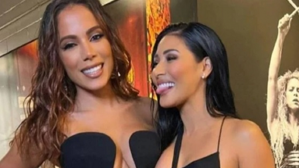 Em clique super sensual Anitta e Simaria comemoram reencontro (Instagram)