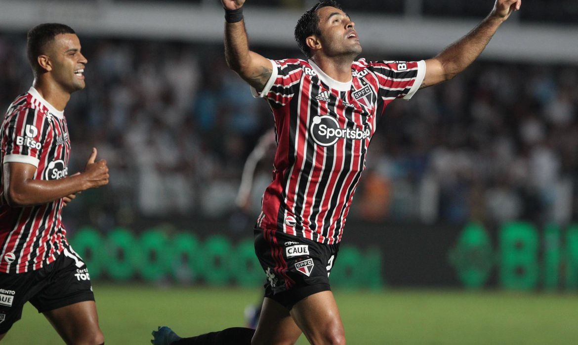 Tricolor vence por 3 a 0 na Vila Belmiro, e Rogério Ceni começa a ter mais tranquilidade (Rubens Chiri/saopaulofc.net)