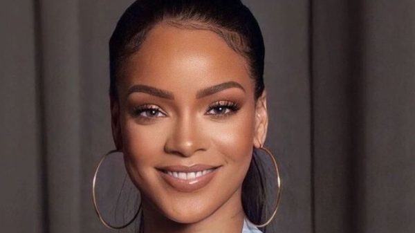 Rihanna encantou os fãs com foto da barriguinha de primeira gravidez (Foto: Reprodução Instagram)