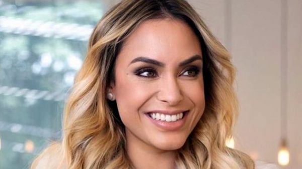 Ex-BBB Sarah Andrade exibiu pernão em look do dia e arrasou