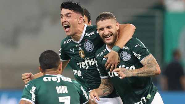 Jogadores do Palmeiras comemoram gol contra Athletico-PR que garantiu o título da Recopa (Cesar Greco/SEP)