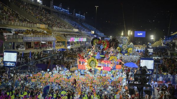 Mais oito escolas da Série Ouro desfilam esta noite na Sapucaí (Silva/Ag.Brasil)