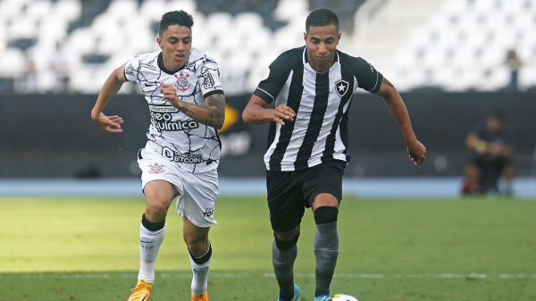 Willian e Paulinho comandam a vitória do Timão. Glorioso fica devendo (V.Silva/Botafogo)