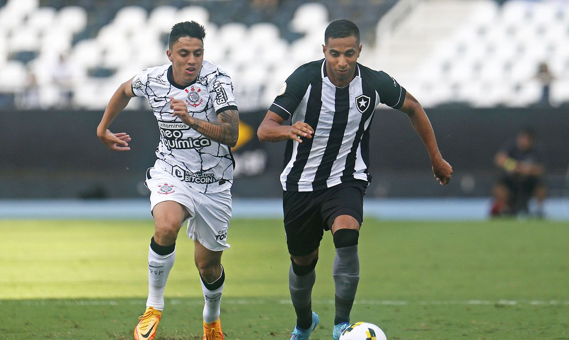 Willian e Paulinho comandam a vitória do Timão. Glorioso fica devendo (V.Silva/Botafogo)