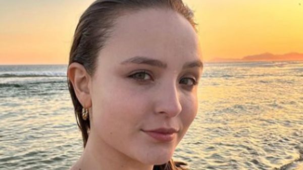 Larissa Manoela encantou seguidores com seu registro na praia (Instagram)