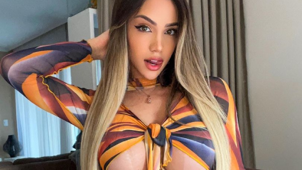 Maria Eduarda usou vestido Fashion Nova que deixa seios e calcinha à mostra (Instagram)