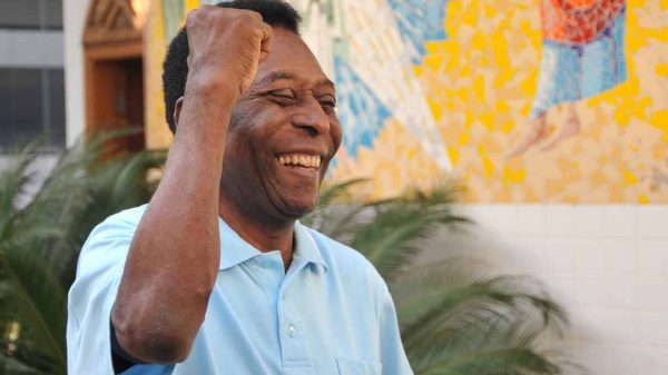 Pelé recebe alta e sai de hospital (Divulgação)