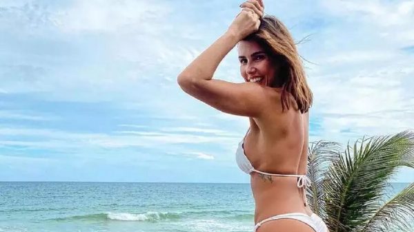 Deborah Secco curtiu fim de sol com família (Instagram)