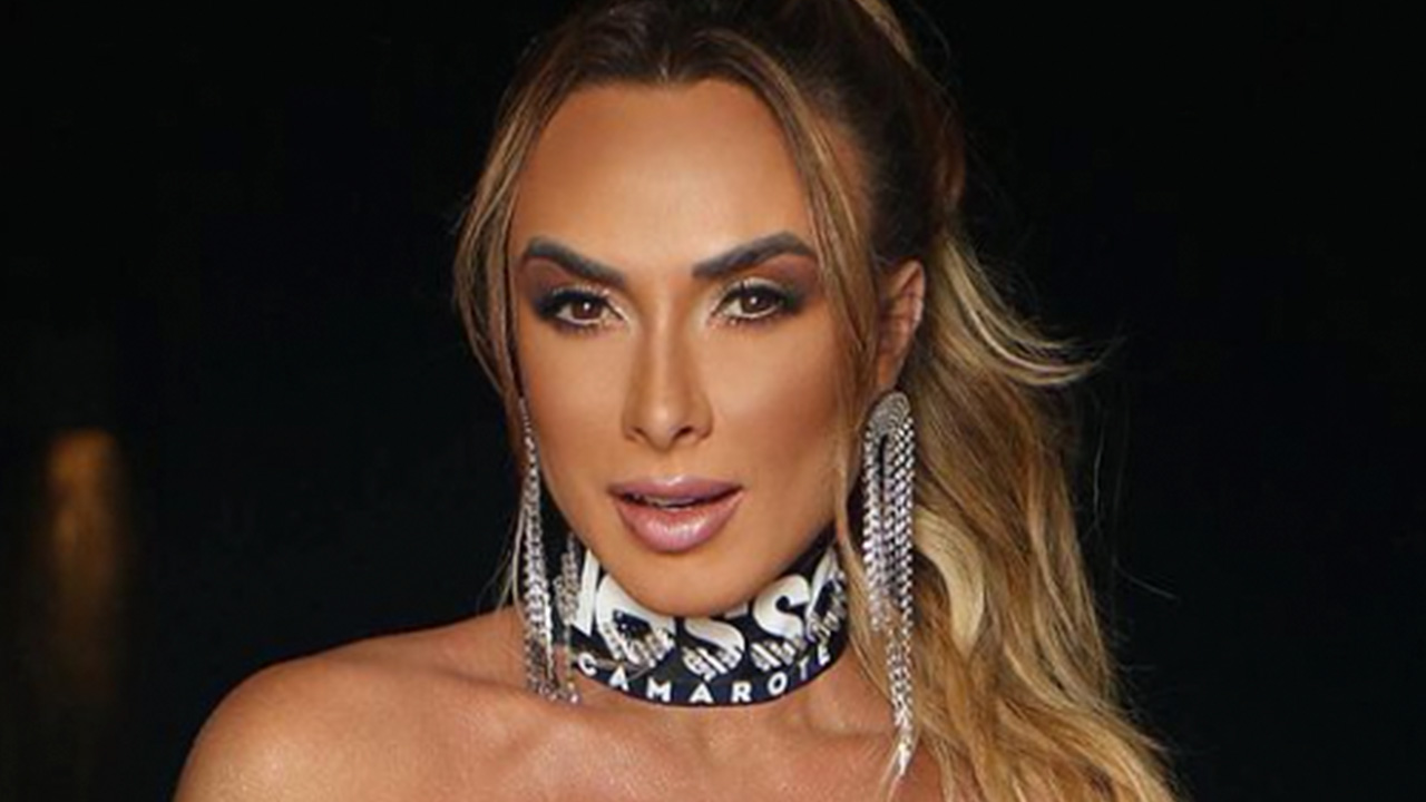 Nicole Bahls exibiu grande decote em festa e atriu olhares (Instagram)