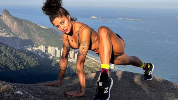 Aline Campos ostenta seu corpaço em paisagem linda do Rio de Janeiro (Instagram)