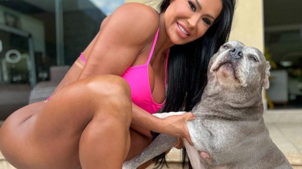 Gracyanne Barbosa impressiona com bumbum gigante em treino de glúteos (Instagram)