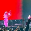 Pabllo Vittar levanta bandeira durante show na cidade de Barcelona (Reprodução/Twitter)