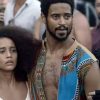 Taís Araújo e Alfred Enoch em cena de Medida Provisória, filme dirigido por Lázaro Ramos (Divulgação)