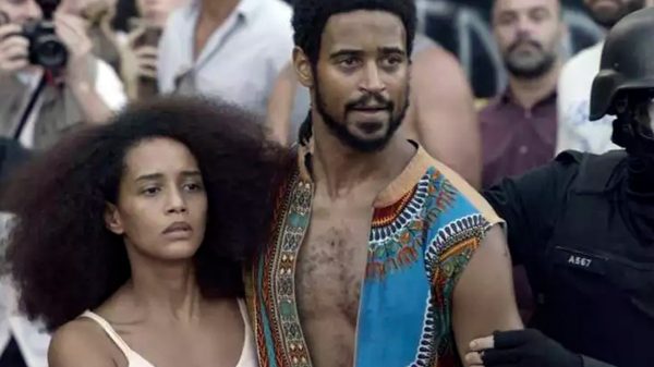 Taís Araújo e Alfred Enoch em cena de Medida Provisória, filme dirigido por Lázaro Ramos (Divulgação)