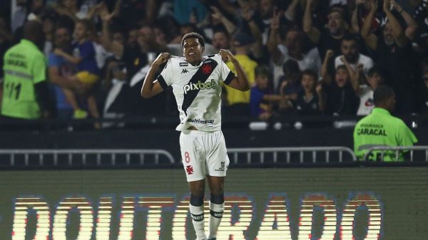 vasco-encerra-jejum-de-vitorias-e-retoma-a-vice-lideranca-da-serie-b