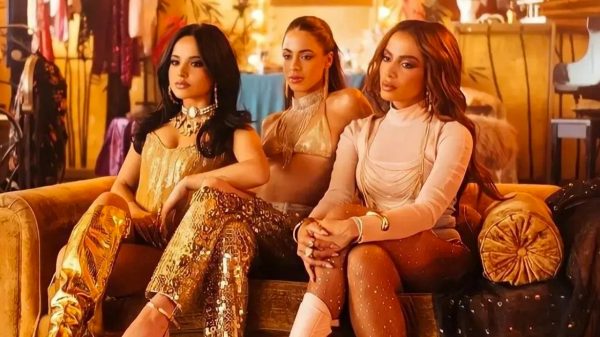 Anitta, Tinie Becky G esbanjam beleza e talento no clipe de "La Loto" (Divulgação)