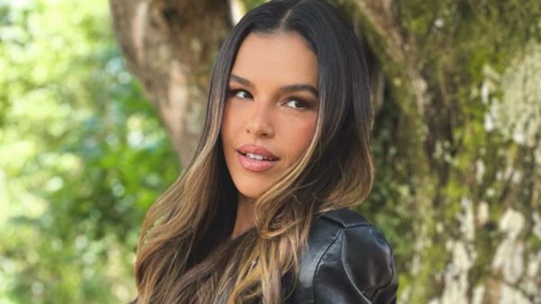 Mariana Rios posa de topless e deixa internautas apaixonados (Instagram)