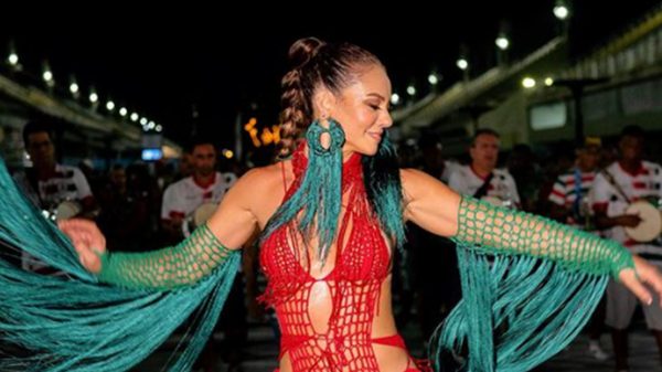 Paolla Oliveira surge linda e leve em lembrança de carnaval (Instagram)