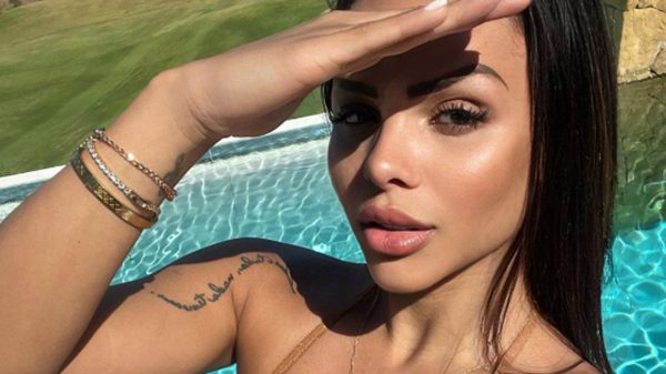 Gabily esbanja boa forma curtindo piscina e verão europeu (Instagram)