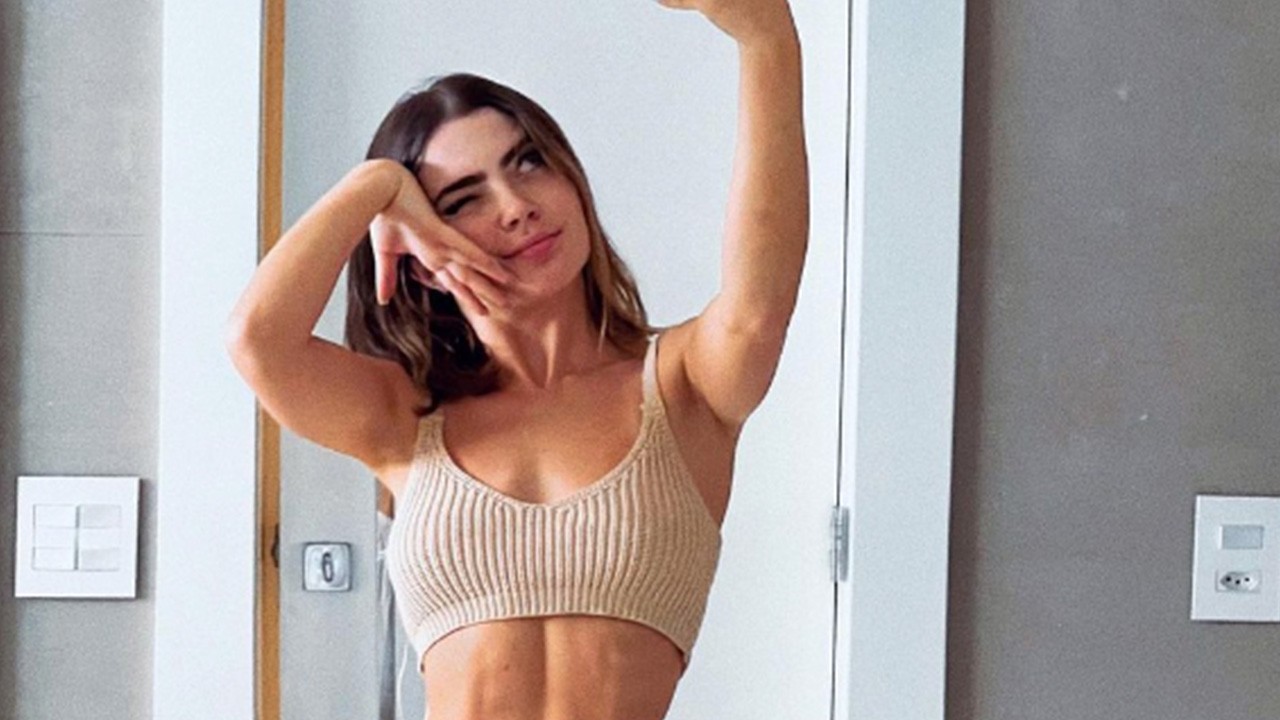 Com a famosa "selfie do espelho" Jade Picon esbanja boa forma e beleza nas redes (Instagram)