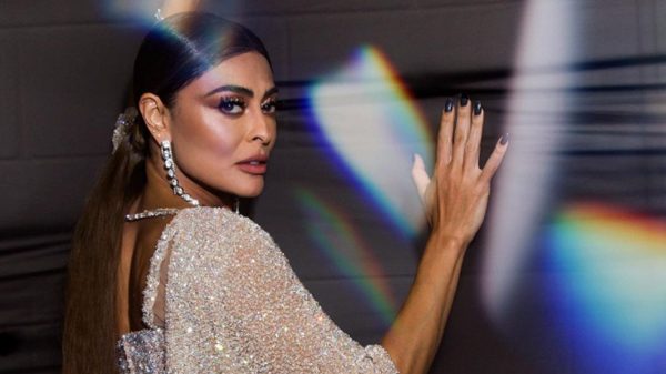 Juliana Paes encanta seguidores com sequência de fotos e "bumbum na nuca" (Instagram)