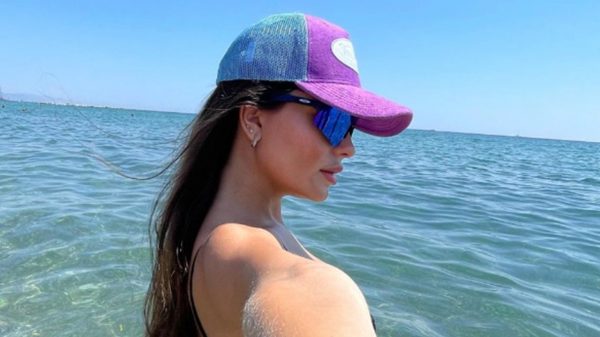 Thais Braz deixa seguidores de queixo caído com registro de sol e bronze na praia (Instagram)