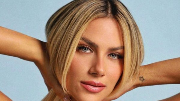 Giovanna Ewbank arrasou em registro na sacada do hotel nesta terça-feira