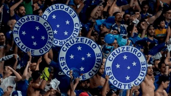 Cruzeiro faz as pazes com a torcida e comemora aceso à série A (Divulgação)