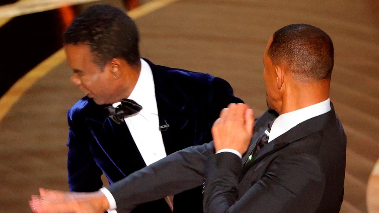 Will Smith dá tapa em Chris Rock ao vivo durante transmissão do Oscar (Reprodução)