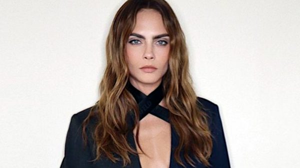 Cara Delevigne mostrou beleza durante evento de moda em Paris (Instagram)