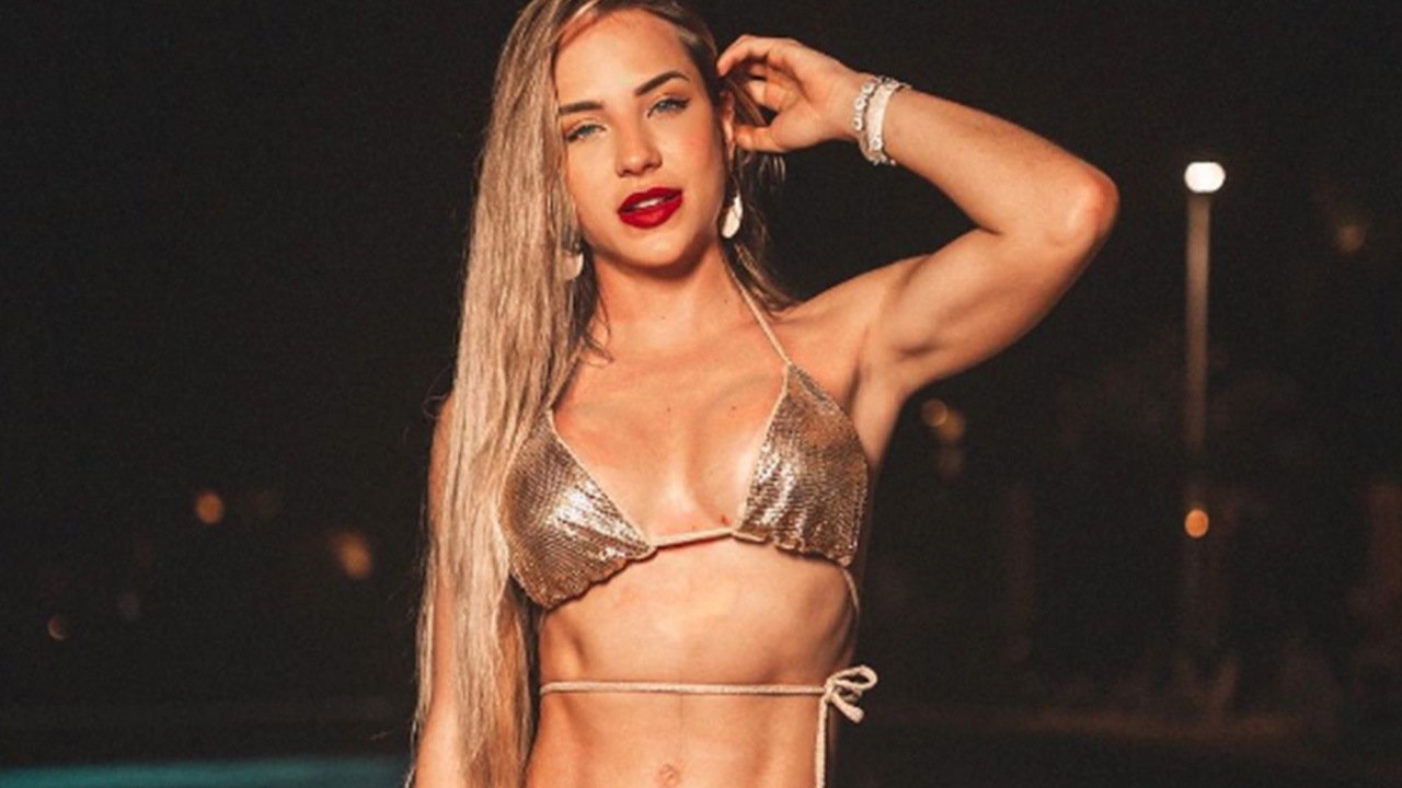 Gabi Martins mostra corpo perfeito em clique com biquíni brilhante (Instagram)