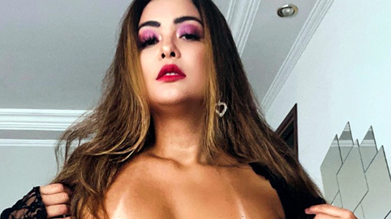 Geisy Arruda exibe marquinha de bronze e anima seguidores nas redes (Instagram)