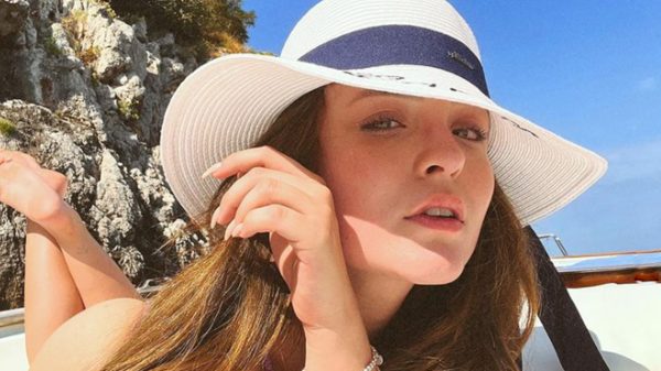 Larissa Manoela arrasa com vídeo de passeio por praia paradisíaca (Instagram)