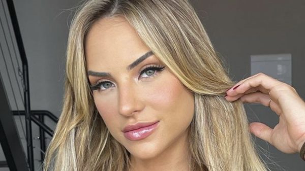 Gabi Martins surge em selfie com personal e impressiona por sua boa forma (Instagram)