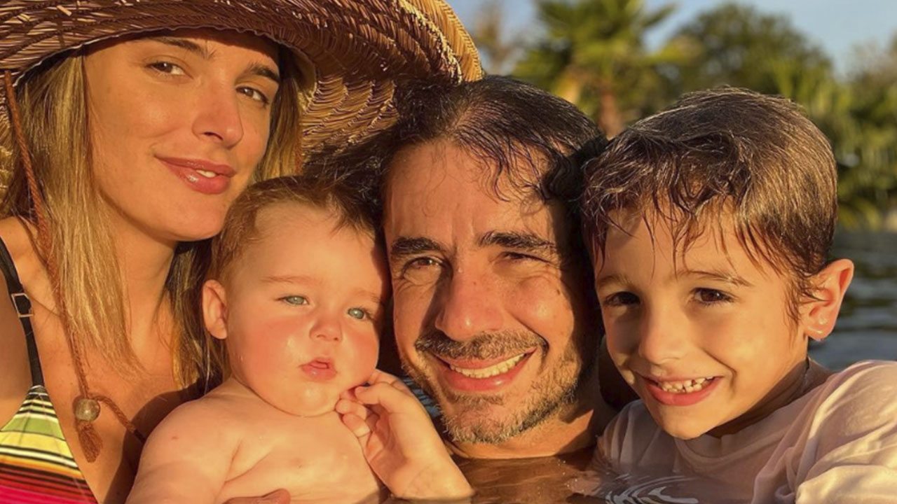 Rafa Brites com o marido Felipe Andreoli e os filhos Rocco e Leon (Instagram)