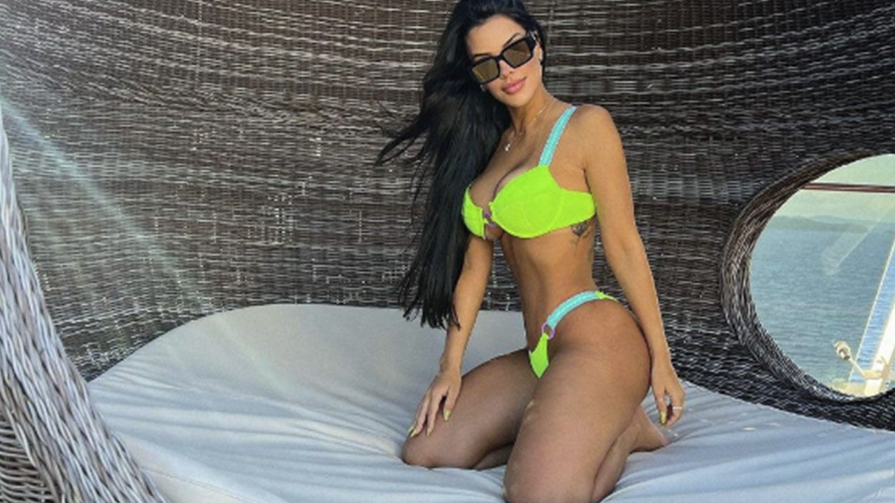 Ivy Moraes encanta internautas com foto de biquíni publicada em seu perfil (Instagram)