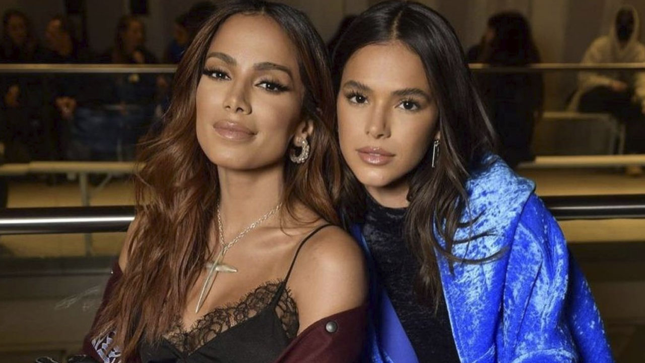 Anitta e Bruna Marquezine encantam fãs, juntas em campanha (Reprodução)