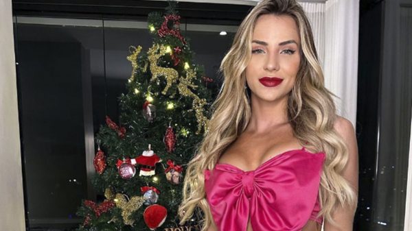 Gabi Martins encantou a web com sua beleza e forma na noite de Natal