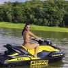 Ivy Moraes esbanja beleza e boa forma curtindo passeio de jet-ski (Reprodução/Instagram)