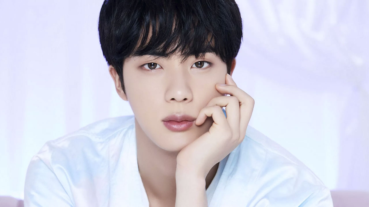 Jin, cantor do BTS de 30 anos, se apresenta ao serviço militar em 13 de dezembro (Divulgação)