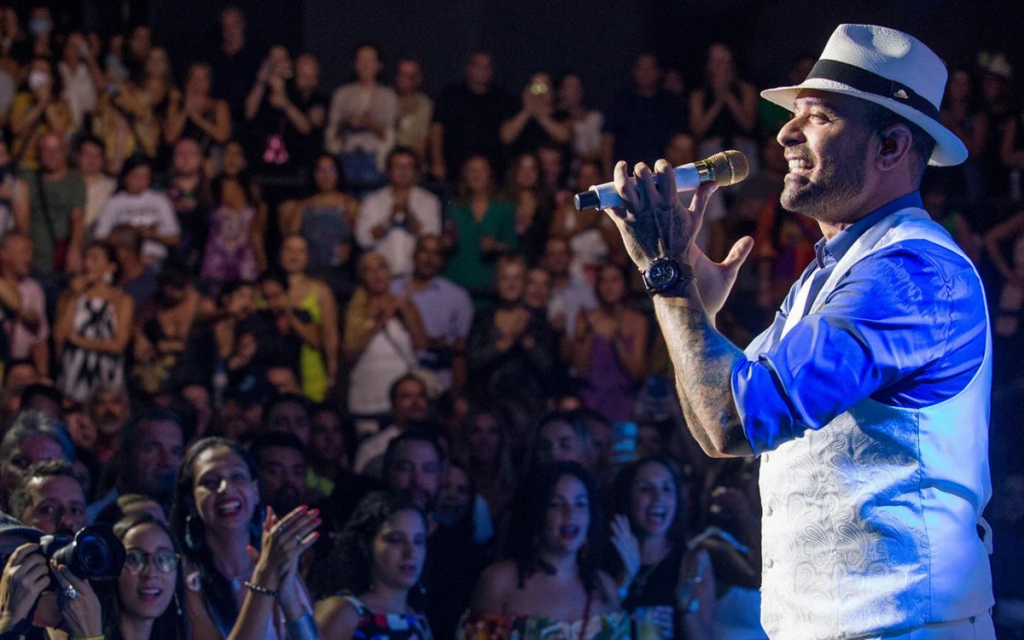 Cantor comemora gravação de disco ao vivo