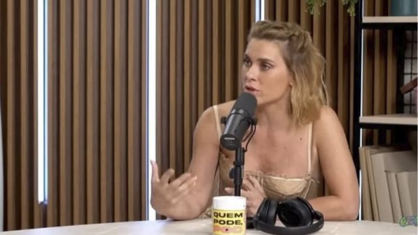 Carolina Dieckmann participa do "Quem Pode, Pod" e relembra atrito com o "Pânico" (Reprodução)