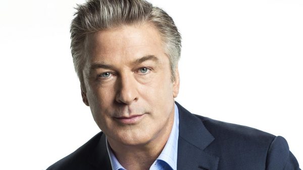 O ator Alec Baldwin vai enfrentar julgamento por homicídio culposo em set (Divulgação)