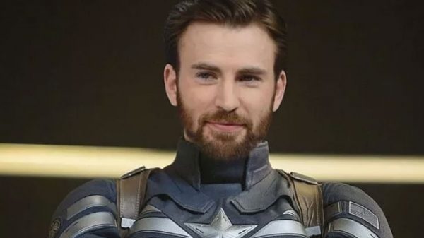 Chris Evans, o Capitão América, exibiu nas redes momentos divertidos com a namorada