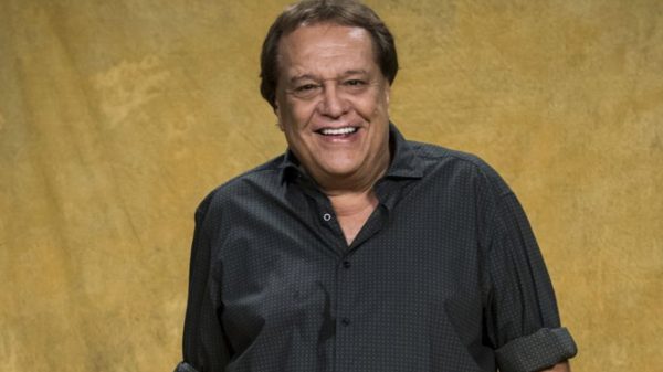 Dennis Carvalho continua internado em estado grave, mas quadro é estável (Divulgação)